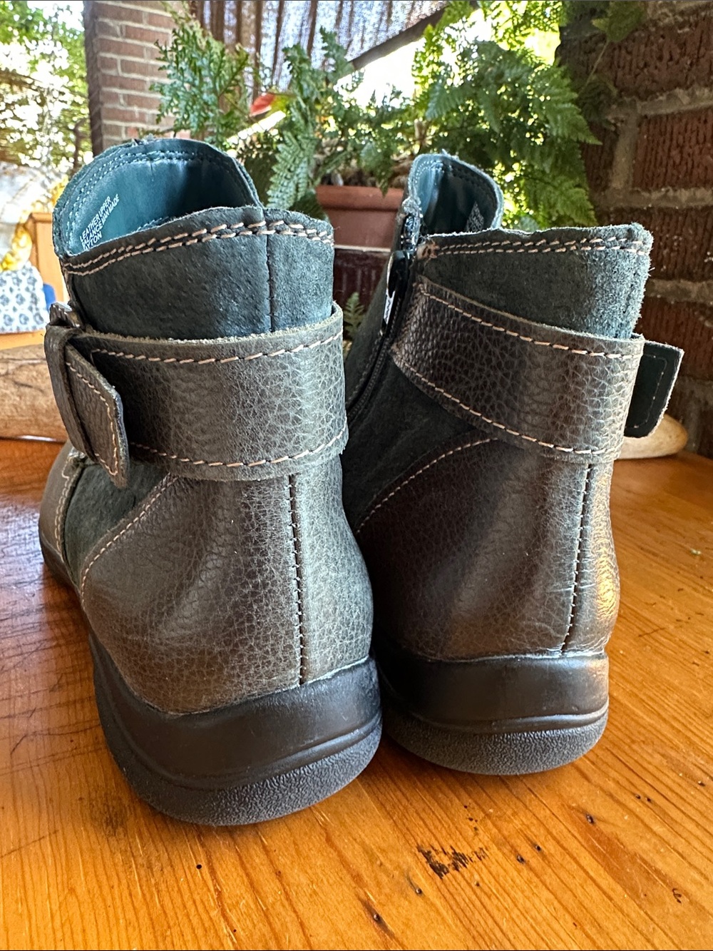 Earth Origins Dayton forest green leather/suede side zip comfort boot. Size 10 - Picture 6 of 10